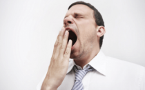 Почему при зевании болит горло?